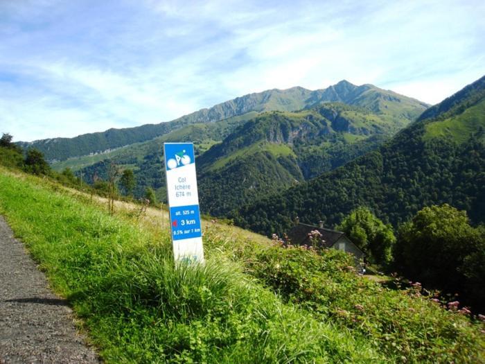 Gites Communaux A Lourdios Kültér fotó